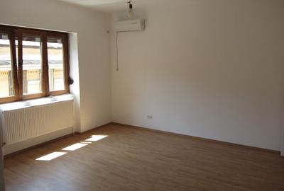Apartament cu 4 camere semidecomandat în Calea Călărașilor - 4