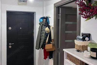 Apartament cu 3 camere semidecomandat în Gojdu