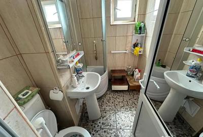 Apartament cu 3 camere semidecomandat în Neptun