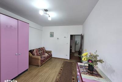 Apartament cu 3 camere în Podu Roș - 1