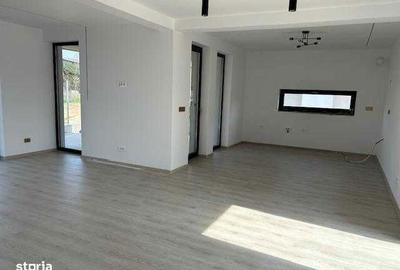 Casă cu 4 camere cu Teren 111 Mp în Central