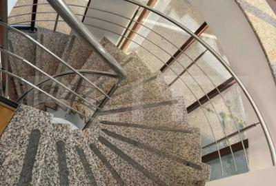 Spațiu comercial, de 586 mp, în Micro 11 - 11