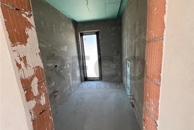 Casă cu 5 camere cu Teren 565 Mp în Nufărul