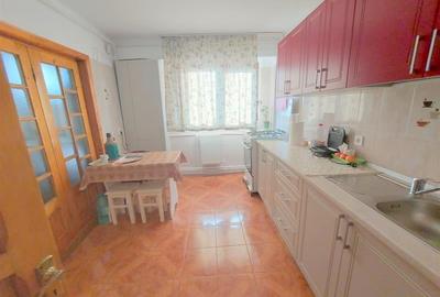 Apartament 3 camere decomandat, zona Mioritei - 3