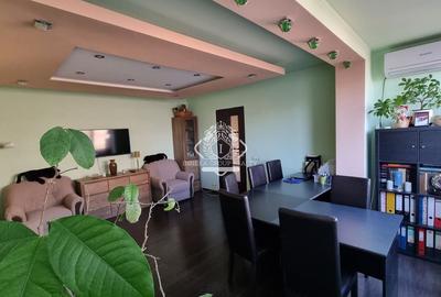Apartament cu 3 camere semidecomandat, mobilat în Lujerului