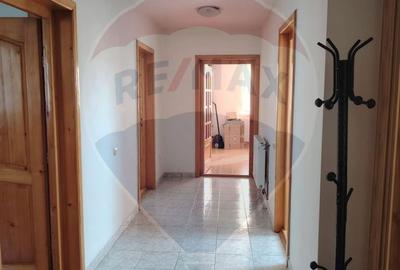 Casă cu 4 camere în Central - 8