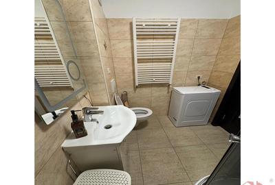 Apartament cu 2 camere decomandat, mobilat în Central