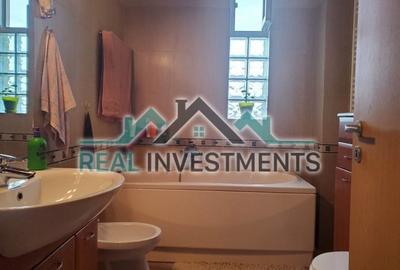 Apartament cu 3 camere semidecomandat în Pârneava - 1