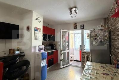 Apartament cu 4 camere decomandat în Central