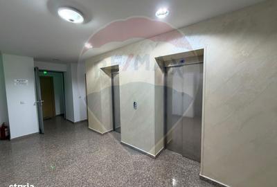 Spațiu comercial, de 8,000 mp, în Central - 4
