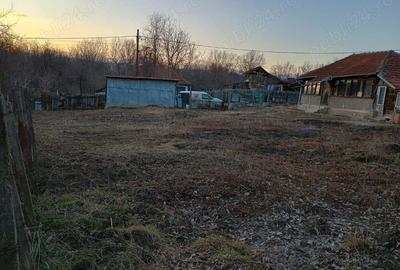 Casa batraneasca cu teren de vanzare - 1