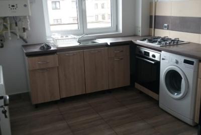 Apartament cu 2 camere decomandat, mobilat în Tractorul - 2
