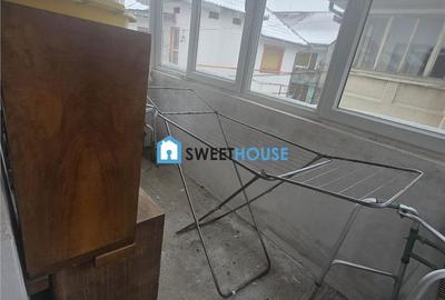 Casă cu 4 camere cu Canalizare în Central - 1