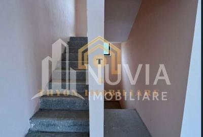 Casă cu 8 camere cu Teren 357 Mp în Micești