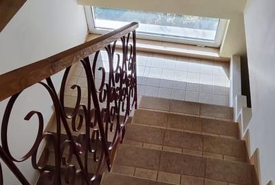 Casă cu 4 camere cu Teren 1350 Mp în Central - 2