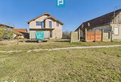 Casă cu 6 camere cu Teren 1800 Mp în Central - 1