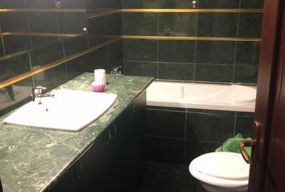 Casă individuală cu 5 camere cu Canalizare în Central - 3