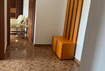 Inchiriez apt doua camere lux vis a vis de casa Poporului, decomandat, mobilat, vedere la parc Izvor - 2