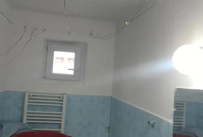 Apartament cu 3 camere semidecomandat în Dacia