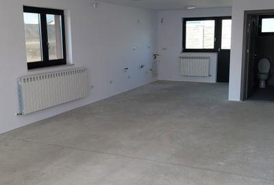 Spațiu comercial, de 60 mp, în Central - 4