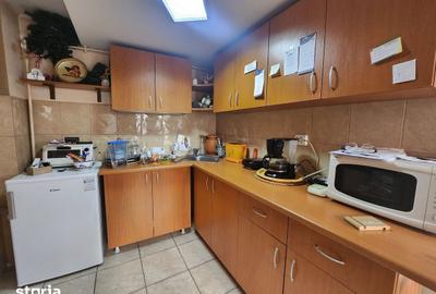 Casă cu 6 camere cu Teren 200 Mp în Central - 2