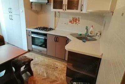 Garsonieră decomandată în Girocului