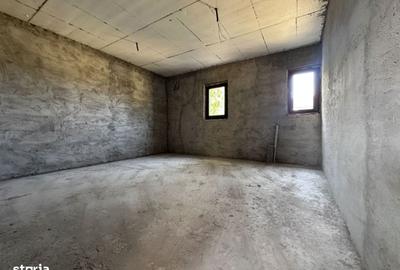 Casă cu 4 camere în Lazuri