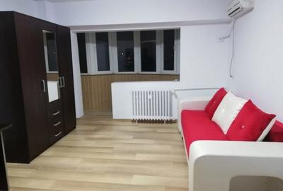 Garsonieră decomandată în Traian - 2