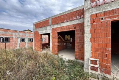 Casă cu 5 camere cu Teren 700 Mp în Torontalului