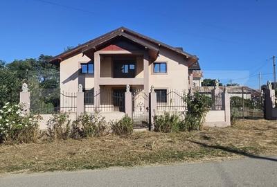 Casa la rosu, de vanzare, 250 mp, zona Slobozia Moara - 3