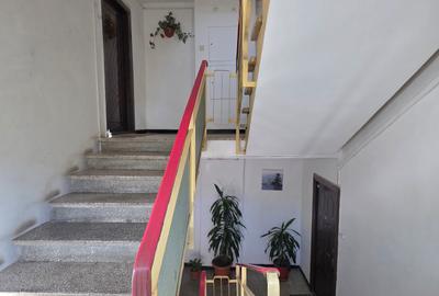 Apartament cu 4 camere decomandat în Titan - 2