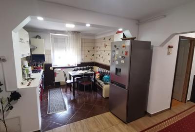 Apartament 4 camere, etaj 4, Piata Bistrita Precista - 1
