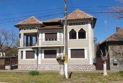 Casă cu Teren 500 Mp în Central - 2