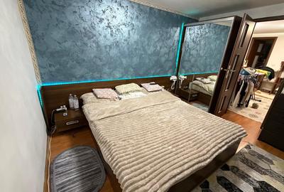 Apartament cu 3 camere semidecomandat în Berceni