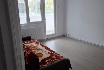 Apartament cu 2 camere semidecomandat în Gemenii
