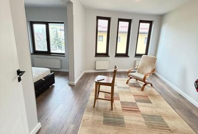 Casă cu 5 camere cu Teren 500 Mp în Central