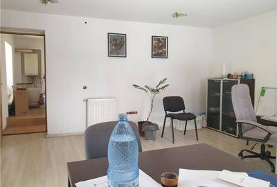 Apartament cu 3 camere în Central - 1