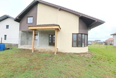 Casa noua, finisata complet, in Bod- la 15 min. de Coresi Mall - 2