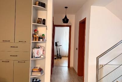 Casă cu 5 camere cu Canalizare în Palazu Mare - 9