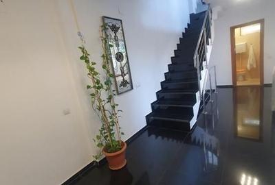 De inchiriat Vila 8 Camere, Romana sect 2 - 5