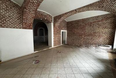 Spațiu comercial, de 71 mp, în P-ța Unirii - 7