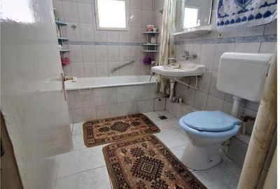 Apartament cu 3 camere decomandat în 9 Mai - 12