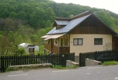 Casă cu 2 camere cu Teren 1800 Mp în Posești - 6