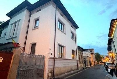 Casă individuală cu 10 camere cu Canalizare în Unirii