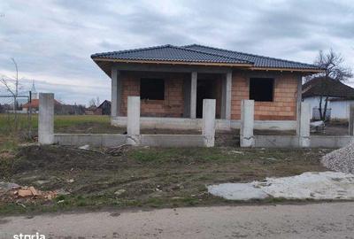 Casă cu 4 camere cu Teren 120 Mp în Central