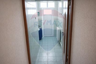 Spațiu comercial, de 200 mp, în Central - 18