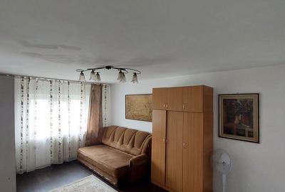 Garsonieră decomandată în Baza 3