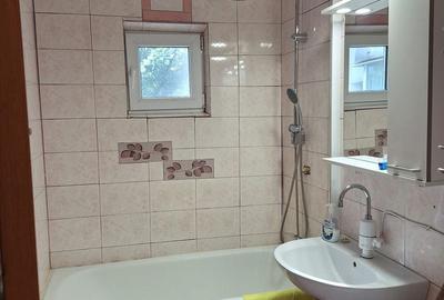 Apartament cu 3 camere decomandat în Baza 3 - 7