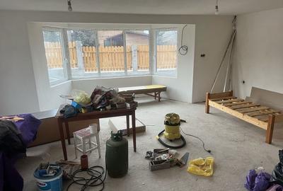 Casă cu 4 camere cu Teren 2000 Mp în Luna - 1