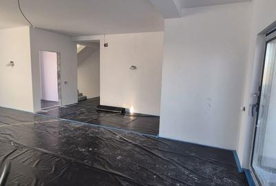 Casă cu 4 camere cu Teren 500 Mp în Km 5 - 7